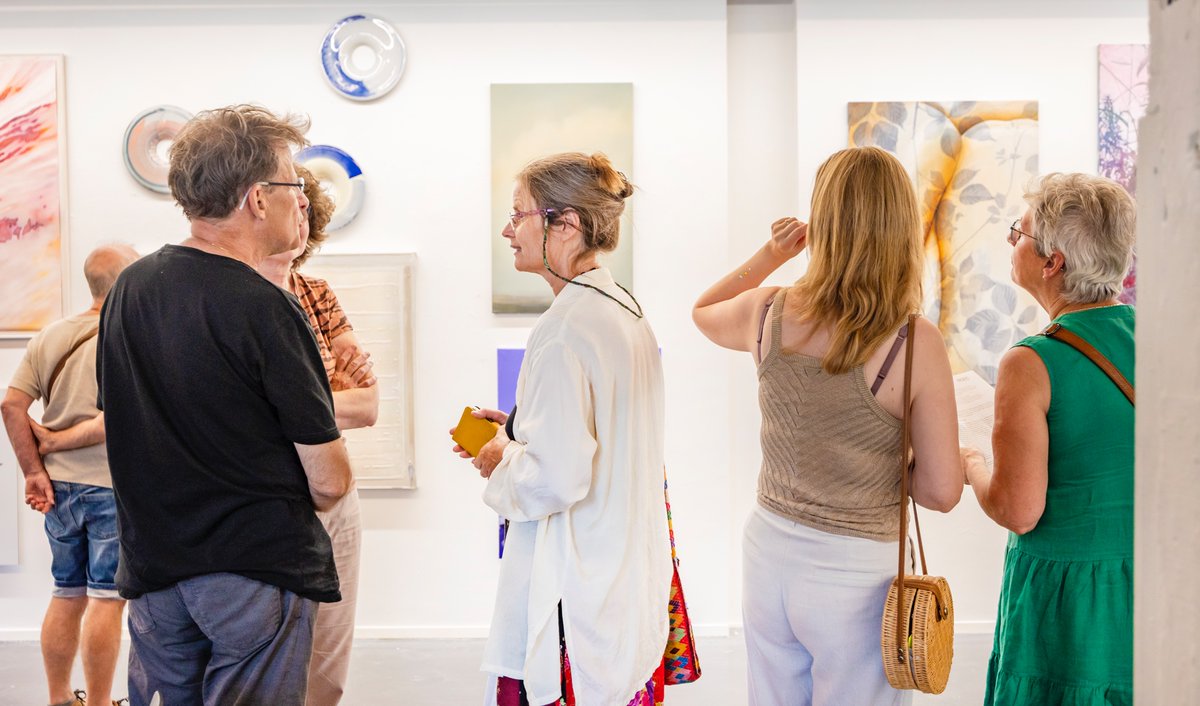 Hoe = Het Nu met kunst in Oost-Nederland? 

Expositie Hoe = Het Nu 2023, met nieuw werk van meer dan 90 kunstenaars uit Oost-Nederland, is nog twee weekenden te zien in het Apeldoorns Centrum voor Eigentijdse Cultuur!  

Hoe = Het Nu 2023 | Café &amp; Salon | t/m 27-08 | 📸 Rob Voss