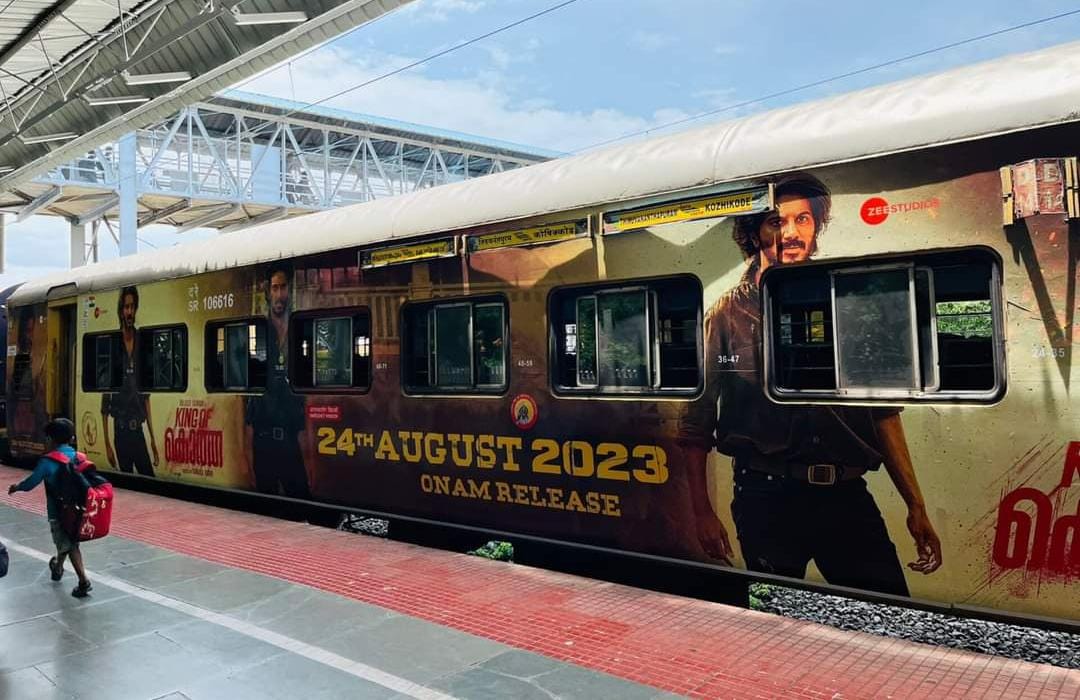 DQsWayfarerFilm's tweet photo. Ready for the King's arrival? 😎

#KOK #KingofKotha #Onam2023Blast
 @dulQuer @AishuL_ @actorshabeer @Prasanna_actor #AbhilashJoshiy @NimishRavi @JxBe @shaanrahman @ActorGokul @ActorSarann @TheVinothCj @zeestudiossouth @DQsWayfarerFilm #dulquer #DulquerSalmaan https://t.co/ckUTQZoTl5