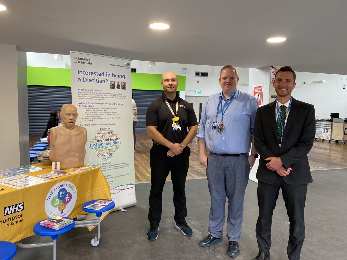 ⁦<a href="/RWT_NHS/">The Royal Wolverhampton NHS Trust 🏥</a>⁩ dietitians are visiting local schools on A level results day to share career opportunities in dietetics. ⁦<a href="/MarcCoo18666561/">Marc Cooper MNutr RD</a>⁩  is at ⁦<a href="/WednesfieldAcad/">Wednesfield Academy</a>⁩ 😀