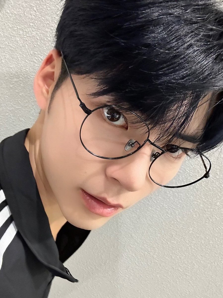 ZEROBASEONE tweet media