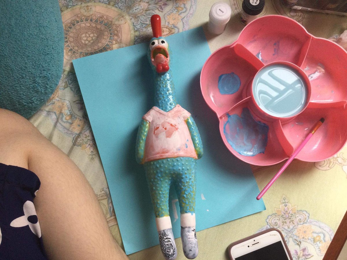 nhi_8a3's tweet photo. Ok, I SAY I DO, i painted this chicken to blue, but maybe i need to apply multiple layers of color, because applying a thin layer of color on the outside it wont cover the yellow one so i have to apply multiple layers of color =))) #Mechamato #Ciku https://t.co/V3DTShtRNg