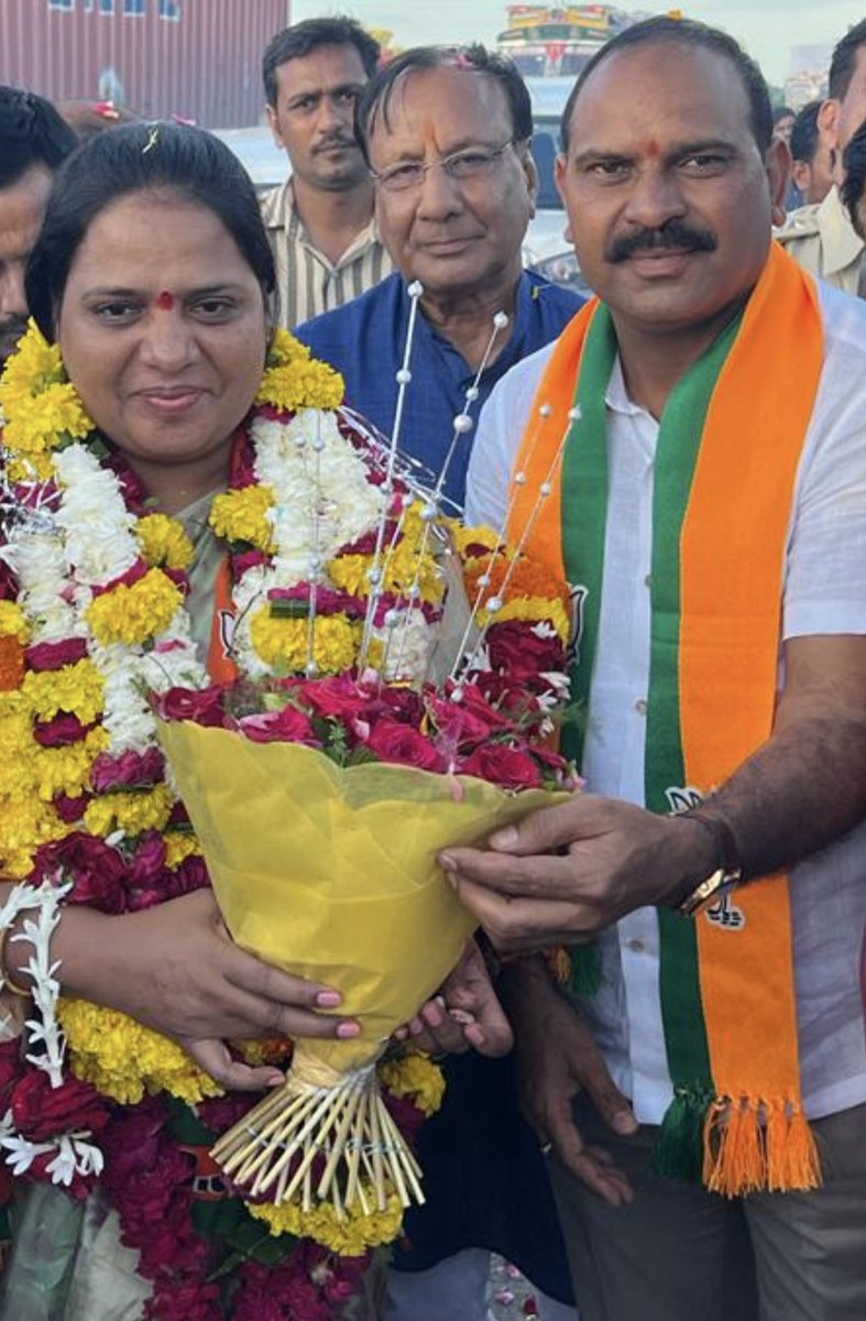 PappiPatidar's tweet photo. भारतीय जनता पार्टी की प्रदेश महामंत्री और राज्यसभा सांसद दीदी @KavitaPatidar_ जी को जन्मदिन की हार्दिक बधाई एवं शुभकामनाएं।

बाबा महाकाल आपको हमेशा स्वस्थ और प्रसन्न रखें।
@VijayPatidarRau https://t.co/alDhX4TI8Z