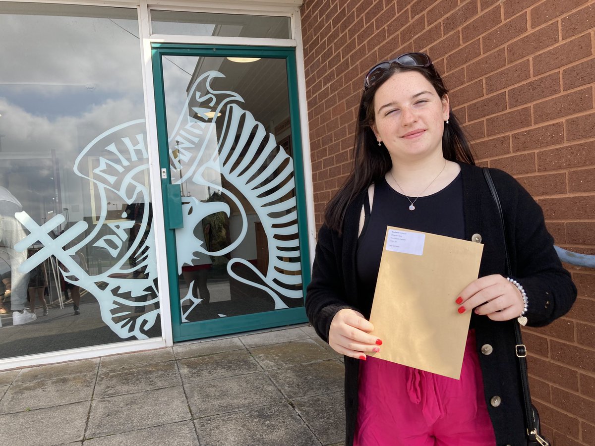 GriffinCardinal's tweet photo. Congratulations to our amazing student, Catherine, who will be embarking on a Secondary Education course, having gained a Double Distinction in Btec Sport! @expressandstar @jamesvukmirovic https://t.co/DNRtXjLQxU