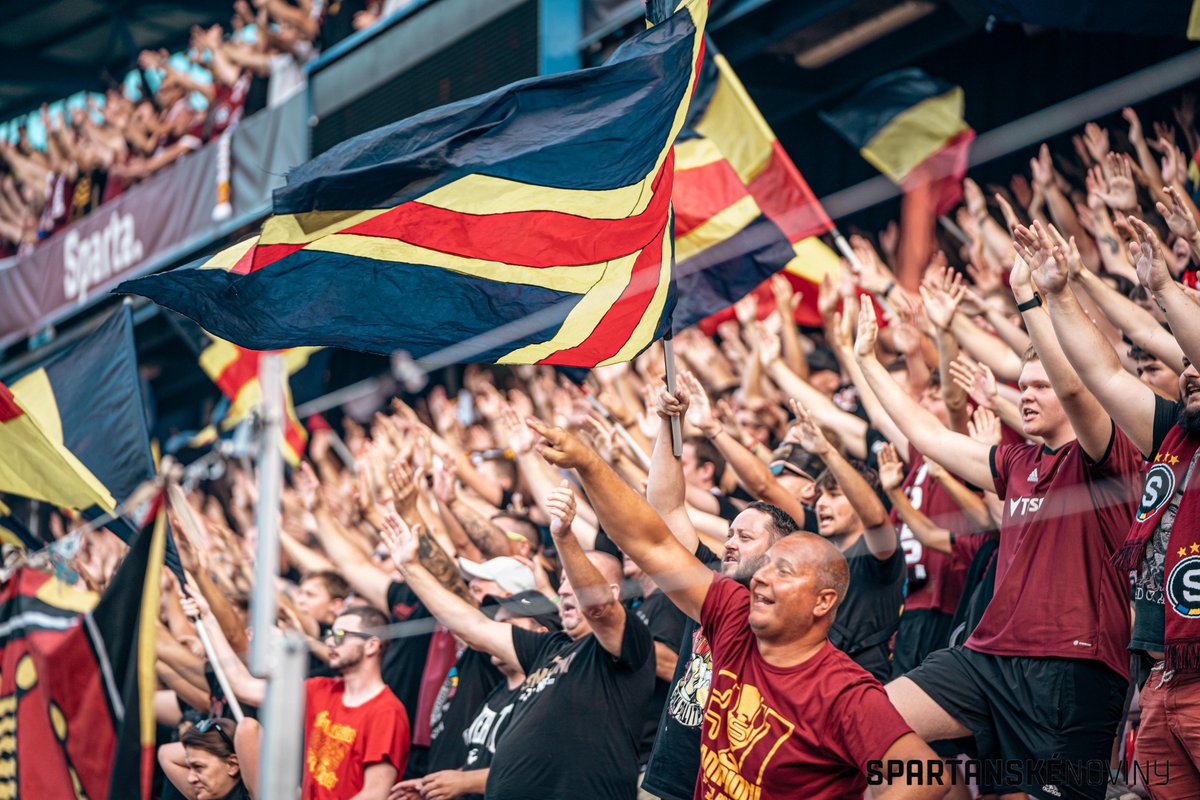 spartanske's tweet photo. ‼️ BUĎ SOUČÁSTÍ NEJVĚTŠÍHO SPARŤANSKÉHO VÝJEZDU NA SEVER!

✅ 2200 sparťanů v Jablonci
✅ Fenomenální atmosféra proti Kodani

Sparťani, poslední dobou na stadionech neuvěřitelně vládneme. A je to nádherný pocit, tak proč si ho nezopakovat hned v sobotu v Teplicích! 😍

Očekává se obrovská návštěva, počet lidí by měl překročit hranici 15 000! A sparťanů by nás tam mělo být už přes 3 000! Takovou účast nepamatujeme. 🔥

Sparta potřebuje znova domácí atmosféru, abychom ji dotlačili ke třem dalším bodům! Tak pojď být u toho, vstupenky jsou stále v prodeji! ⬇️
https://t.co/7fL3iZJ4CO

DEJ RETWEET PRO VĚTŠÍ DOSAH, AŤ NÁS TAM JE CO NEJVÍC! 🫡
