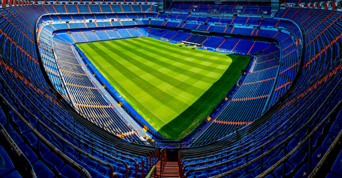 MercatoPlein's tweet photo. 🚨 Le Santiago-Bernabéu ne devrait finalement pas être disponible pour les 2 mois prochains pour des travaux de rénovation. 🏗️

Il est donc logiquement remplacé par Eduardo Camavinga.

(Marché U)

#camavinga #RealMadrid https://t.co/iZ4dc074P5