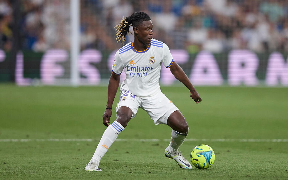 MercatoPlein's tweet photo. 🚨 Le Santiago-Bernabéu ne devrait finalement pas être disponible pour les 2 mois prochains pour des travaux de rénovation. 🏗️

Il est donc logiquement remplacé par Eduardo Camavinga.

(Marché U)

#camavinga #RealMadrid https://t.co/iZ4dc074P5