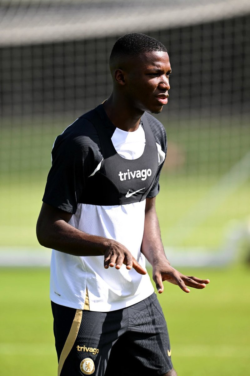CFCBlueHero's tweet photo. 🥳 Moisés Caicedo has been nominated for the 2023 PFA Young Player of the Year. 🤗💙🇪🇨  #CFC https://t.co/pqVwYSzyvR