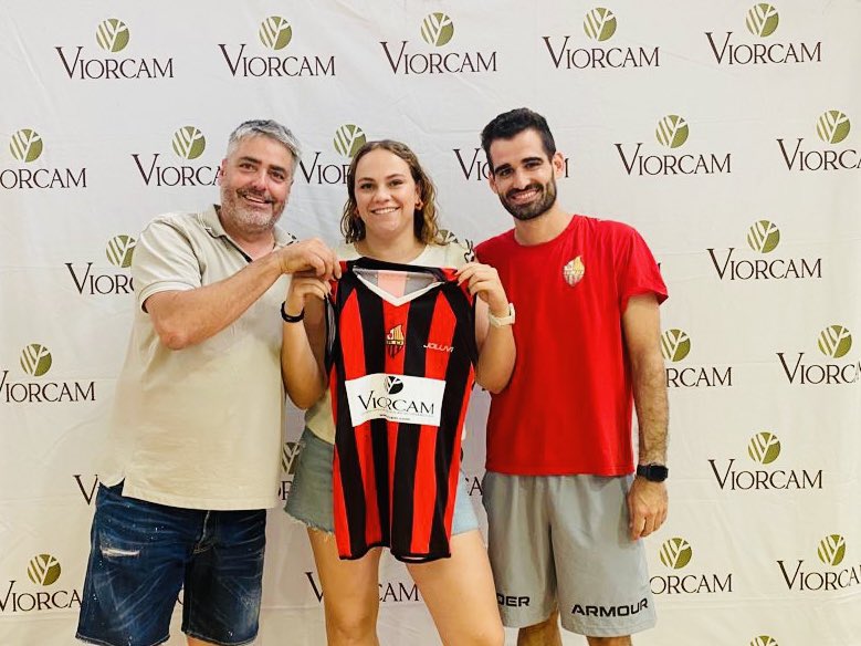 La Carlota Charlez es reincorpora el primer equip del club.
Ha sigut jugadora del Reus durant molts anys, jugant en categories superiors.
Jugadora interior que serà un dels pilars dintre l'equip, es suma al projecte del club.
Bentornada, Carlota!