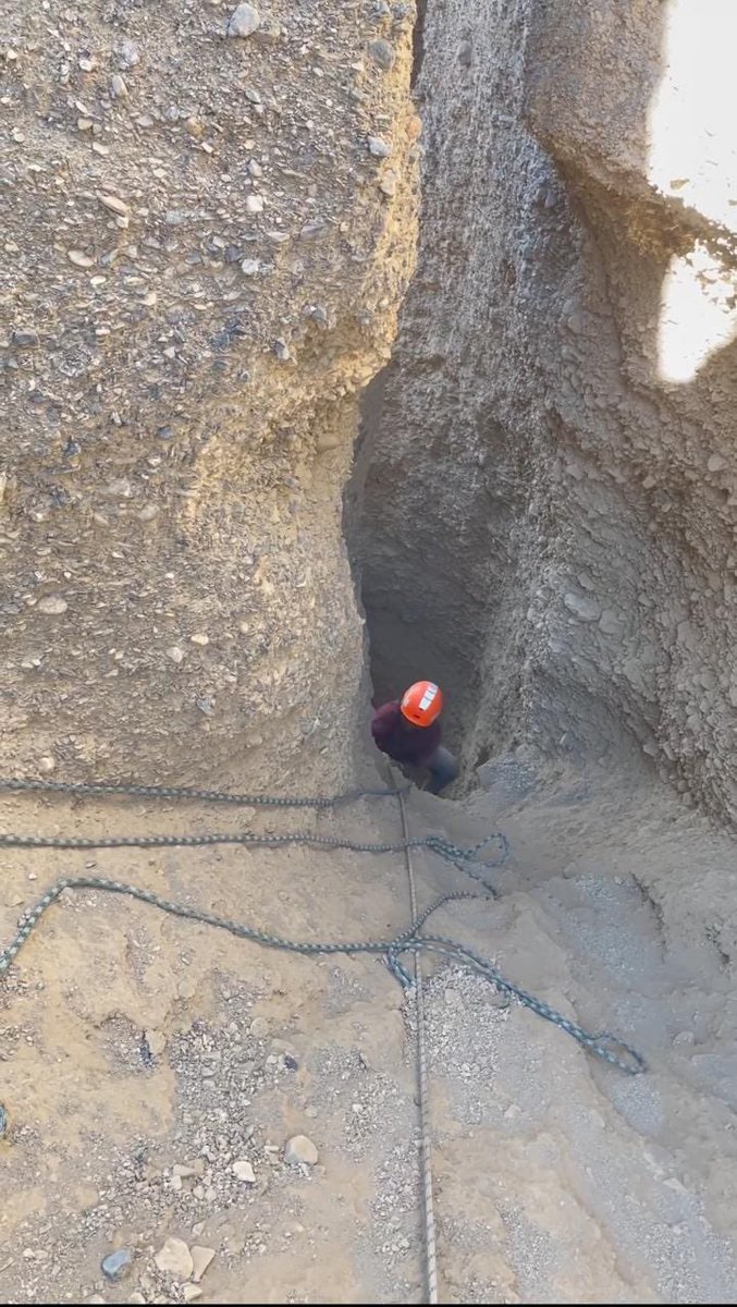 DIPR_Leh's tweet photo. Update on rescue mission at Pang- 

After the recce in the area, some goats were found stranded in a deep gorge. UTDRF personnel swiftly took action, using ropes to successfully recover 27 of the stranded livestock today.

@LAHDC_LEH 
@DC_Leh_Official 
@prasarbharti https://t.co/UuzK2sFXzH