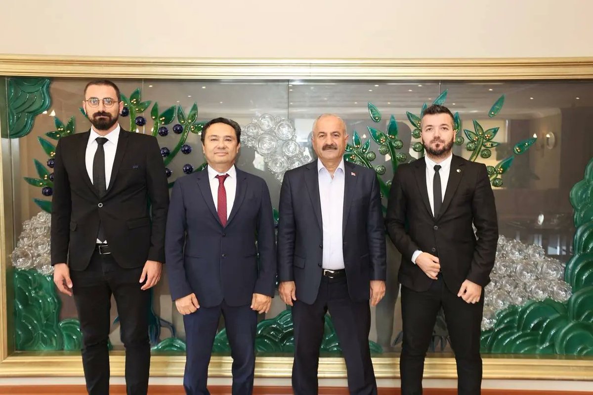 GOSB Teknopark Genel Müdürü Tolga Bildirici ve beraberindeki heyetle Teknopark'ta icra edilen çalışmalarla ilgili verimli bir toplantı gerçekleştirdik.