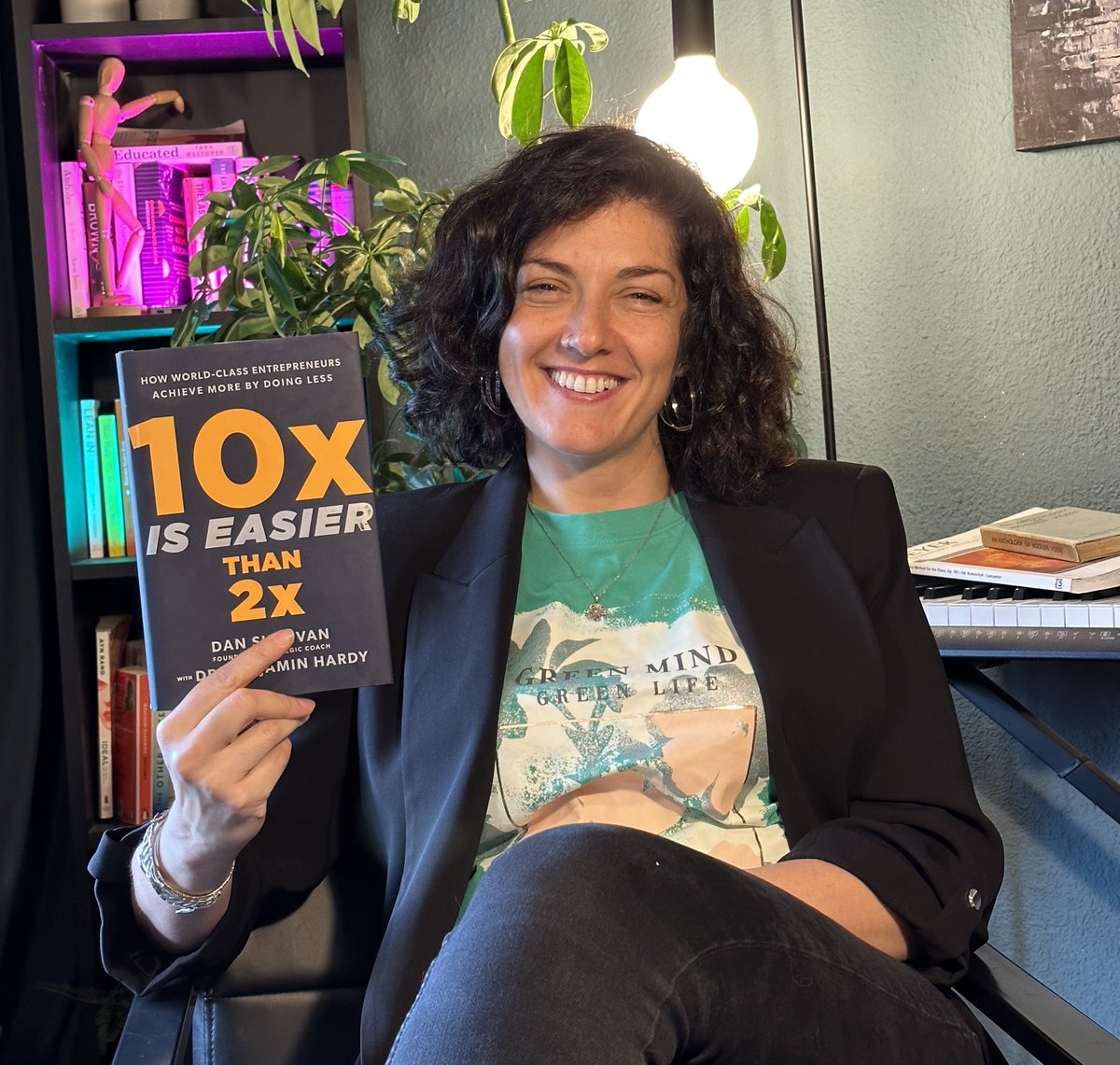 This book challenges conventional thinking focuses on exponential growth rather than incremental progress. 
Whether you’re an entrepreneur, a professional, or simply someone looking to maximize their potential, this book help you reach new heights.
Highly recommended ⭐️⭐️⭐️