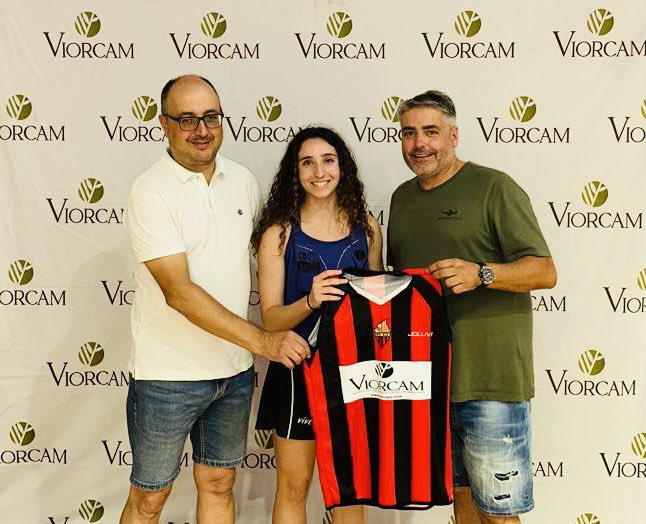 Anunciem la incorporació de Marina Cabello a la disciplina del primer equip del club.
La Marina és una jugadora amb experiència prèvia a categories superiors. 
Ens aportarà velocitat, dinamisme i anotació en la línia exterior.
Benvinguda, Marina!