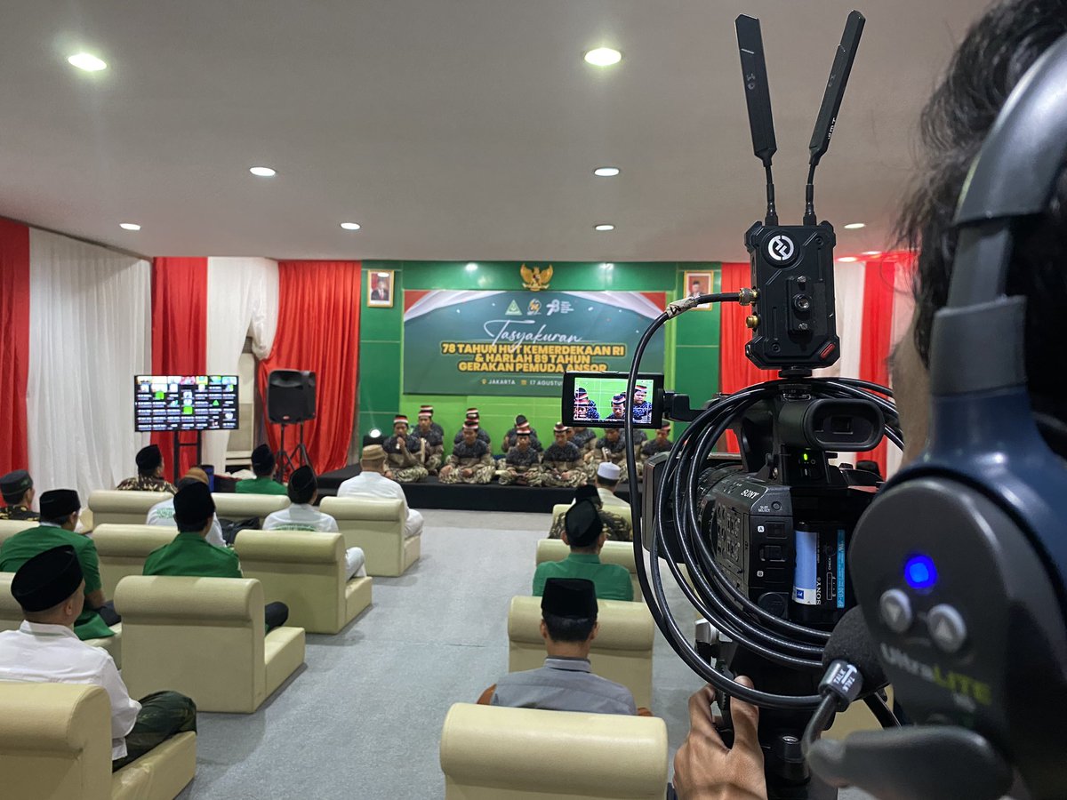 Official_Ansor's tweet photo. Menengadahkan tangan untuk langitkan doa. Sebuah syukur atas kemerdekaan Indonesia dan genapnya usia GP Ansor ke 89. 

Semoga semua yang diharapkan para pendiri dan para kader dalam semangat geraknya mendapatkan RidloNya. https://t.co/eMRNSETWQO