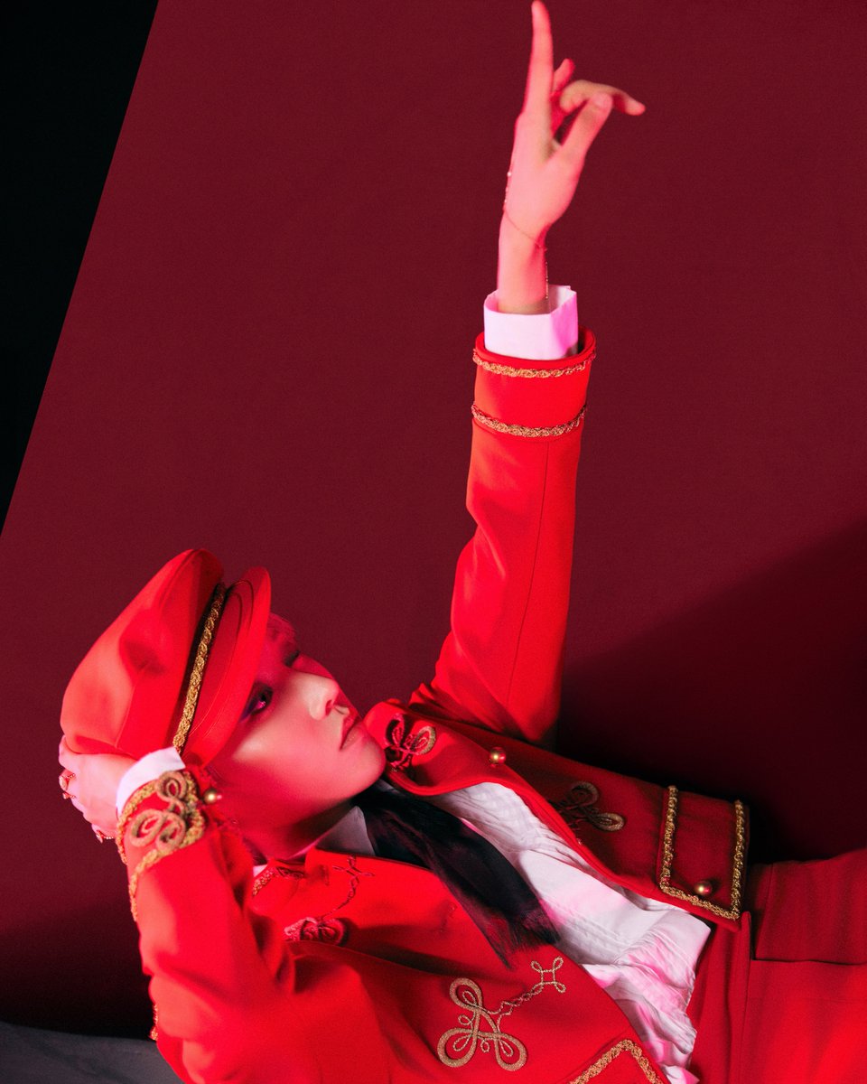 Dior's tweet photo. Stepping into the spotlight, @XinLiulyx0420, Dior ambassador in China, was a sensation during her performance for her first ever solo "XIN LIU 2023 XANADU TOUR" in Guangzhou's Baoneng Qoros Cultural Center, dressed in custom designs by Maria Grazia Chiuri.
#StarsinDior https://t.co/bRQ7ncJEsD