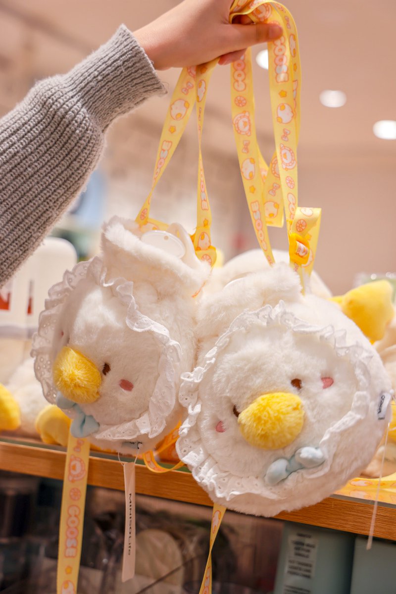 minisoaustralia's tweet image. Stay Warm in Style!  Embrace chilly days with our adorable and chic Cartoon Goose Neck Hot-Water Bottle. The perfect companion for cosy nights and frosty mornings. Let comfort and cuteness collide in this winter must-have. 
#hotwaterbottle  #coldweatheressentials #minisoaustralia