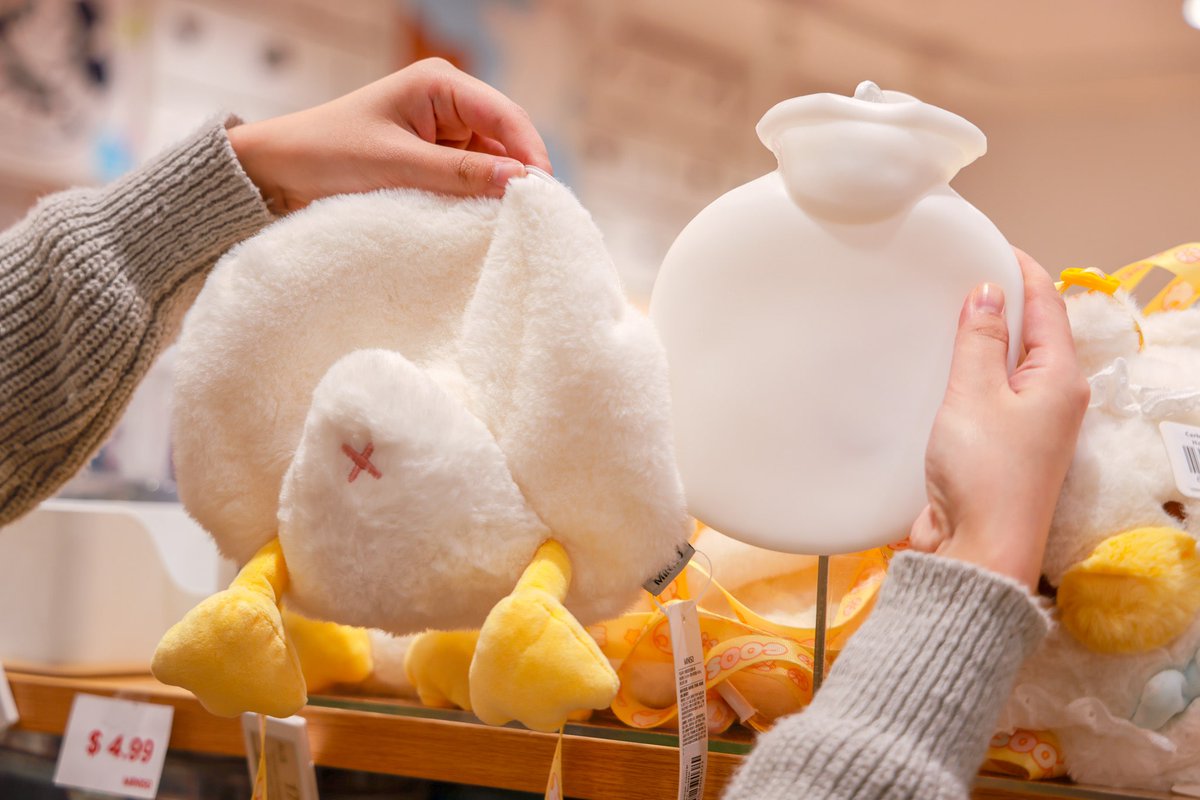 minisoaustralia's tweet image. Stay Warm in Style!  Embrace chilly days with our adorable and chic Cartoon Goose Neck Hot-Water Bottle. The perfect companion for cosy nights and frosty mornings. Let comfort and cuteness collide in this winter must-have. 
#hotwaterbottle  #coldweatheressentials #minisoaustralia