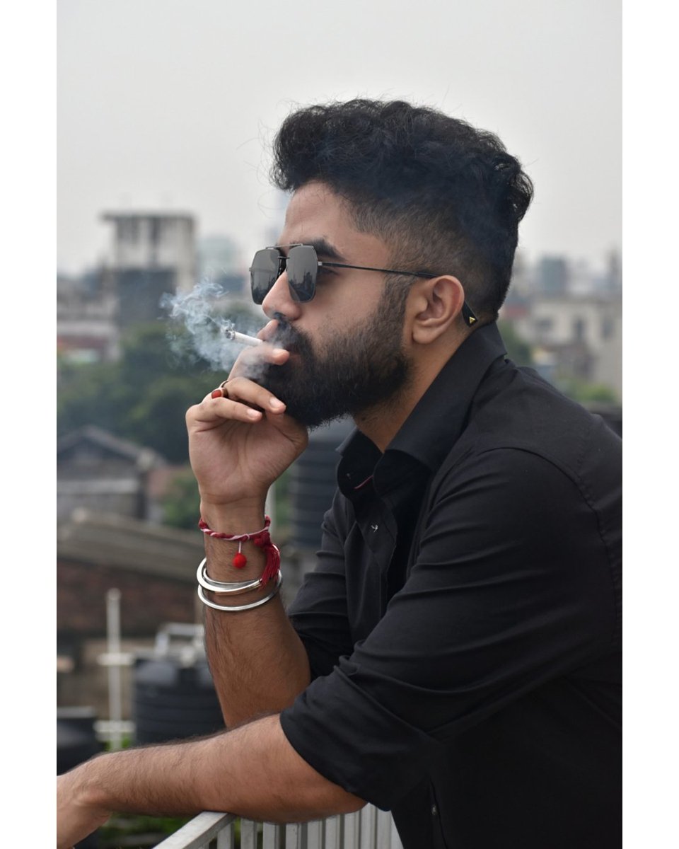 Deepsarkar_97's tweet photo. Black is always classy 😎 https://t.co/kDCwKQEOio
