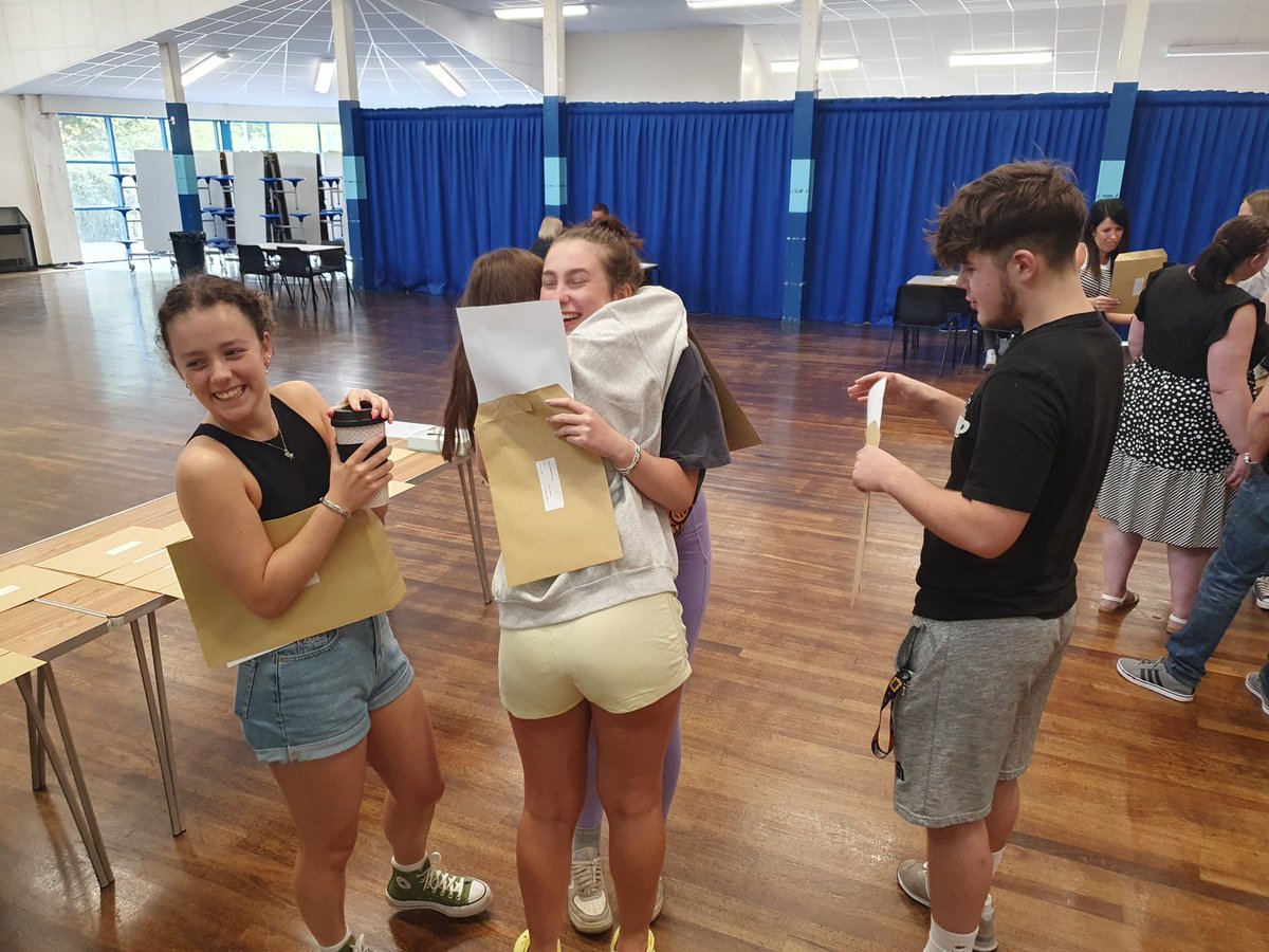 yggllangynwyd's tweet photo. Diwrnod Canlyniadau Tîm Llan Results Day
Rhai o luniau o'r bwrlwm yn neuadd yr ysgol heddiw!Llongyfarchiadau mawr i bawb!Some pictures of the hustle and bustle in the school hall today!
 #Canlyniadau #Results #TîmLlan
@BBCCymruFyw @CBSPenybont @BridgendCBC @CSCJES @6edLlangynwyd https://t.co/sAD6kUamJX