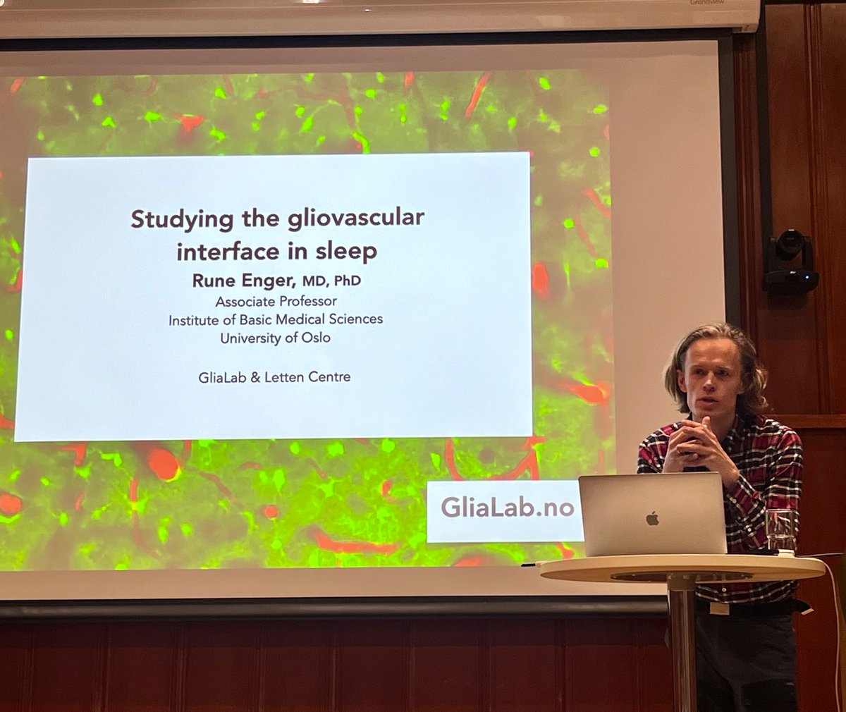 GliaLab’s boss Rune Enger presenting our work on gliovascular interface dynamics during sleep at the Waterscales Symposium organized by Dr. Marie Rognes (<a href="/utropstegn/">Dr. Marie E. Rognes</a>) at <a href="/simula_research/">Simula Research Laboratory</a>