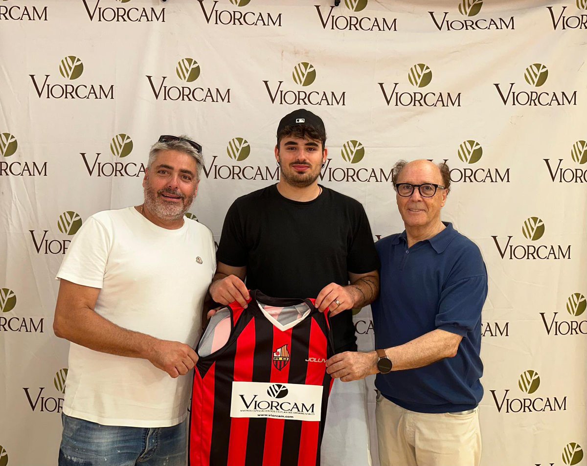 Torn pel Max . Un jugador que és de Reus i del Reus des de petit.
Format durant moltes temporades en categories inferiors del club, torna a casa per sumar qualitat ofensiva, esforç i compromís amb l'equip i amb el club.
Molt i molt contents que tornis a ser amb nosaltres, Max.