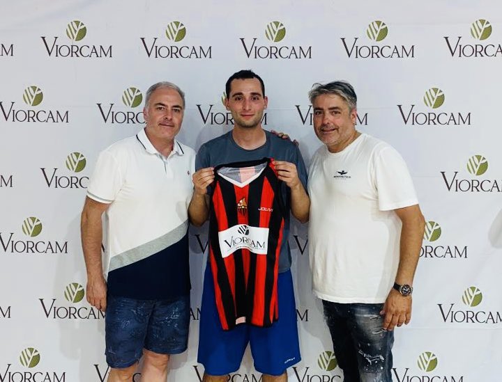 Anunciem la incorporació de Àlex Carretero
És una incorporació molt important. Ocuparà la posició de base i tindrà un rol fonamental en l'equip.
És un jugador jove, amb una gran projecció, amb un gran llançament exterior i visió de joc. 
Gràcies per la confiança, Àlex !