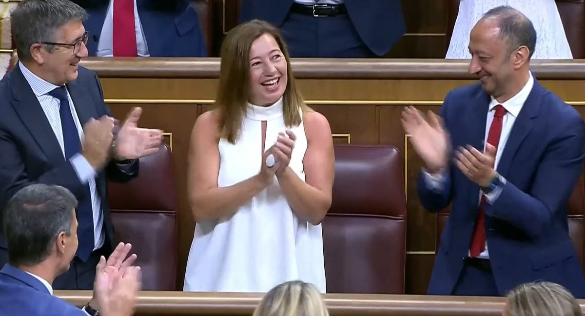 xiscoduarte's tweet photo. 🌹 Emoció, orgull i alegria.

@F_Armengol presidenta del @Congreso_Es

Enhorabona estimada! https://t.co/DLEOZQwSoQ
