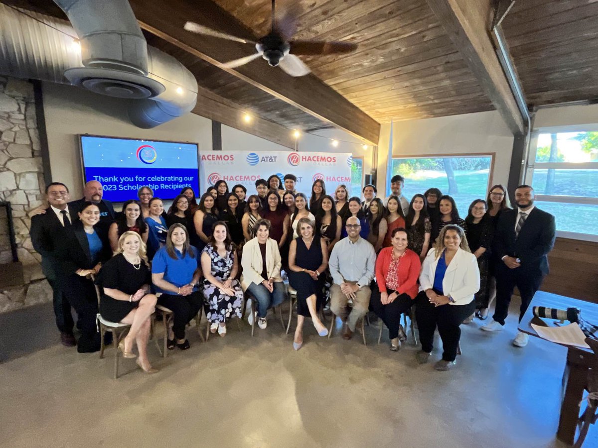 HACEMOSNTX's tweet photo. Oh what a night! 27 of our 50 2023 HACEMOS Dallas scholarship recipients and their families were able to join us to celebrate! It was quite a moving celebration. https://t.co/vRinohRYay