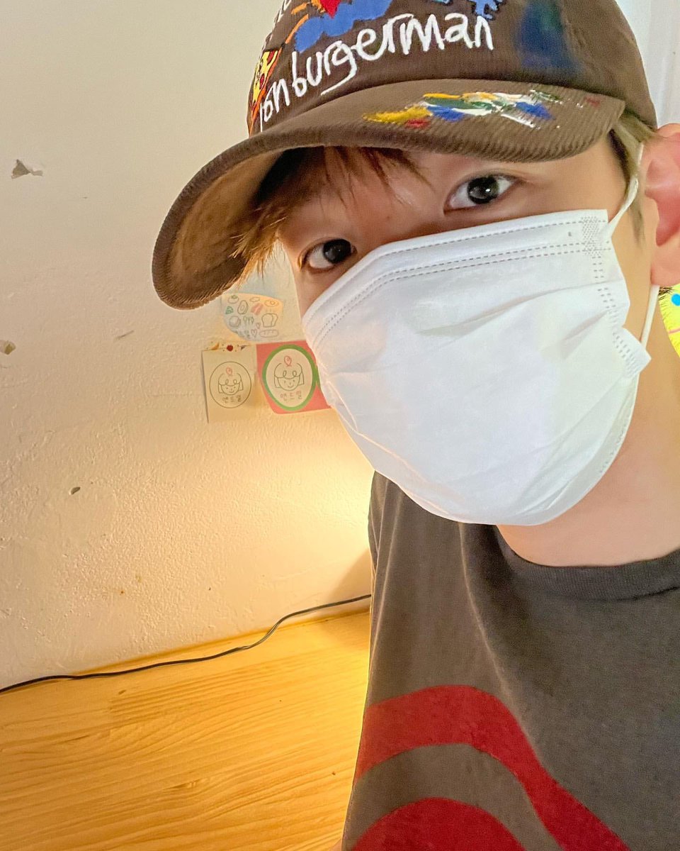 knockknock0408's tweet photo. BAEKHYUN ins : 에리들이 추천한 샌드위치집 다녀오기 성공👍🏻#앤드밀
@weareoneEXO https://t.co/4Co0dakmxy