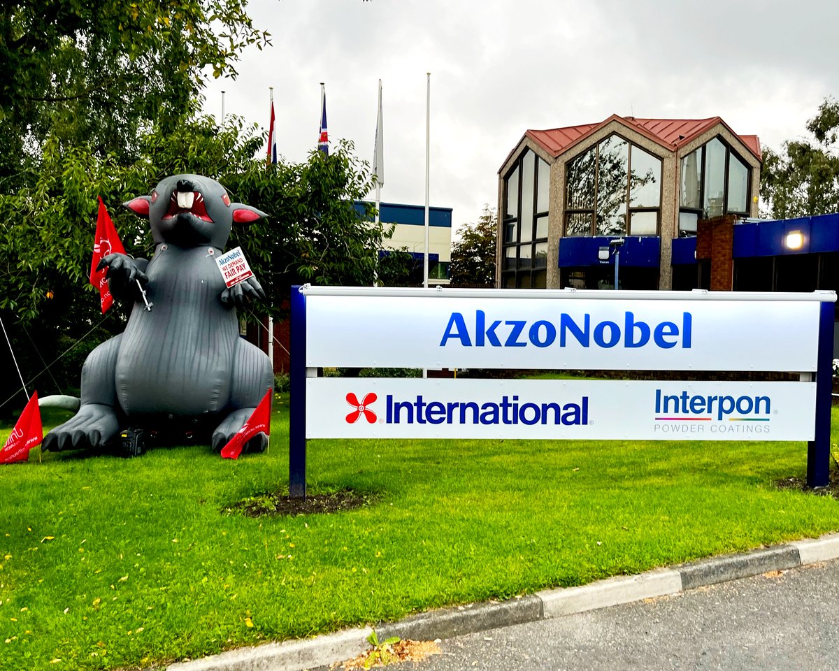 🚨 Strike Action 🚨 Our @UniteTheUnion members out on strike again at Akzo Nobel in Gateshead Akzo Nobel can afford to offer our members are fair pay deal, but are refusing to negotiate. #JobsPayConditions @AkzoNobel @AkzoNobelUK