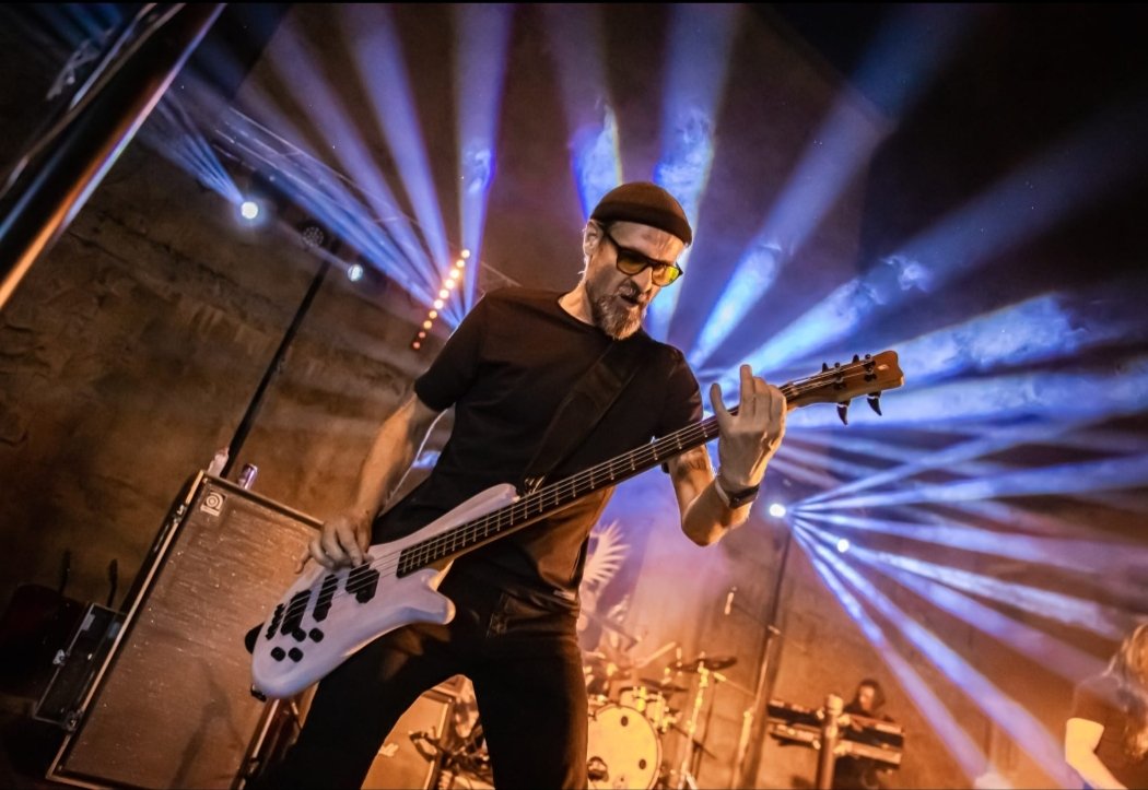 TS_Rober's tweet photo. Siempre gusta tocar en casa, aunque sea una cada dos lustros ✌️🤩🎸... @TierraSantaRock  #sonoversofest  #berceo #laRioja https://t.co/FJKy8fvGqw