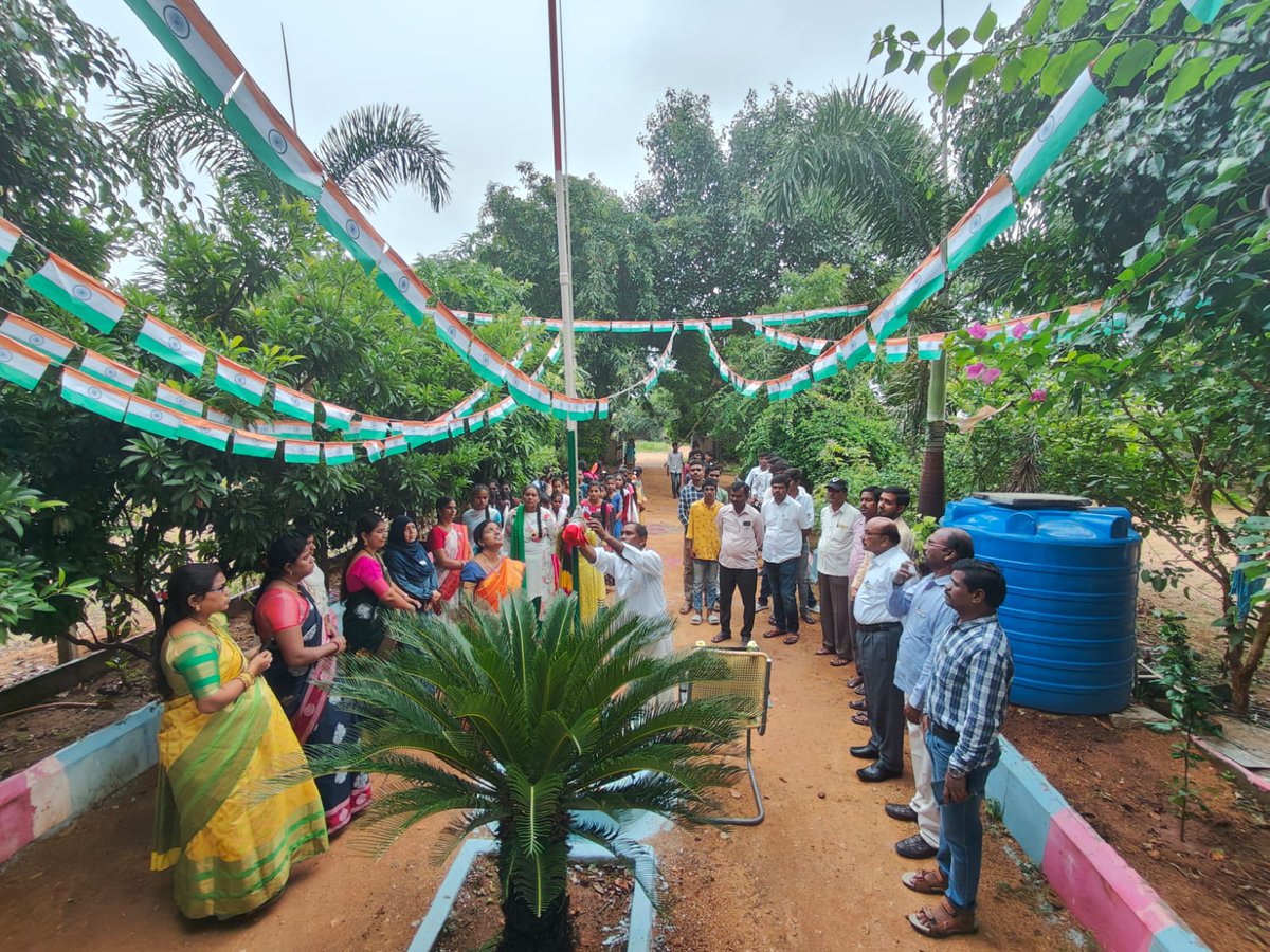 nssrdhyderbad's tweet photo. Govt. Junior College, Samsthan Narayanpur, Bhuvanagiri, Telangana under MGU celebrated #77th_independence_day on 15th August, 2023.
@_NSSIndia @PMOIndia @YASMinistry @ianuragthakur @pankajsinghips #HarGharTiranga #AzadiKaAmritMahotsav https://t.co/lTqV6bo69E