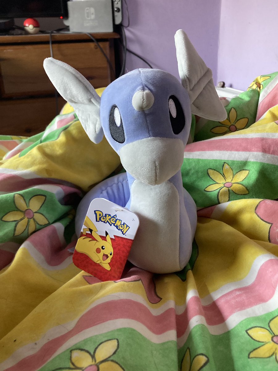 MaiaLavender's tweet photo. Dratini at my local Supermarket had to buy✨

Was fun having a Till Assistant ring it up as it did not scan properly, called it a “Purple Dragon” pretty close 🤣

(PS sorry I have been so quiet my creative juices are bone dry😭)

#Pokemon #pokemonplushie #Dratini #Maiapost https://t.co/pnm22y3gDa
