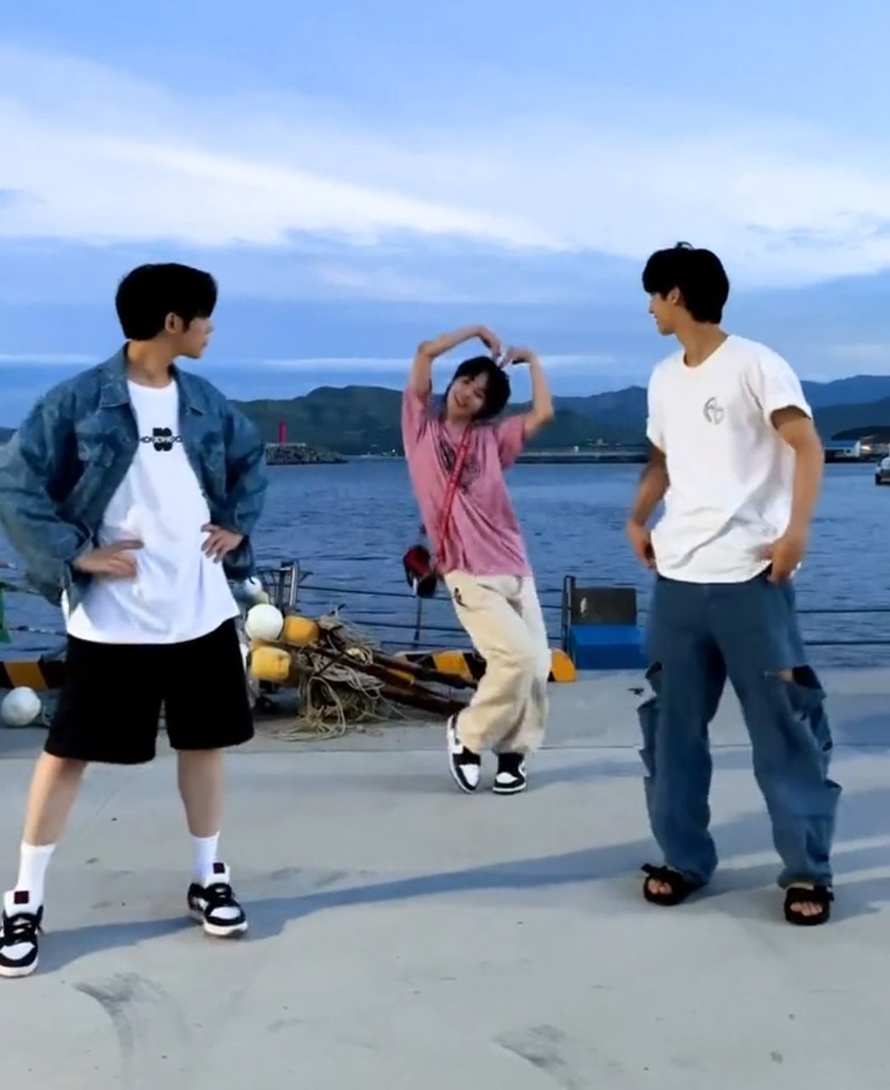 LoveTPST0203's tweet photo. Dòm cái tướng chống nạnh "đanh đá" nha 😁
#DIVECHALLENGE
🌻🧀🦊
#한빈 #HANBIN #형섭 #HYEONGSEOP #화랑 #HWARANG
#TEMPEST #TPST #템페스트 https://t.co/T8mG2qGB3p