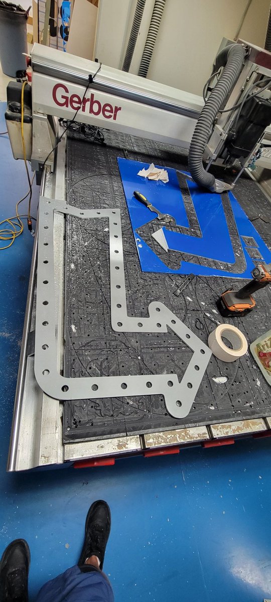 kenny_terhune's tweet image. BAR sign in progress 1/4 inch aluminum  #signs #fabrication #barsigns #signshop @Rogers_Sign