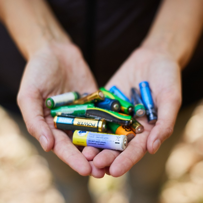 Today, our 🇪🇺 Batteries Regulation enters into force! Batteries 🔋 play a key role in reaching our #EUGreenDeal’s targets This new law will ensure that batteries are safe, circular, and sustainable throughout their entire lifecycle 👉 europa.eu/!HDMqJ9 #CircularEconomy