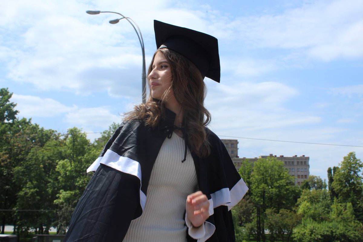AleksandraMo8's tweet photo. Despite the war in my country, I was able to get a higher education and I hope I will become a good scientist :)
#Ukraine #war #university #RussianUkrainianWar #science https://t.co/758miBEmet
