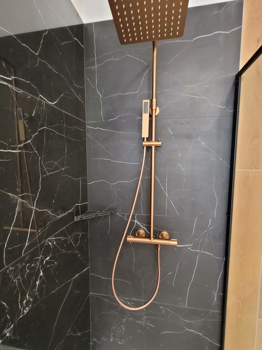 Dural_UK's tweet image. Who doesn't love a finished project pic? Especially when it features one of our TI-Shelves!
 
Stunning bathroom completed in France. The customer chose our matt black 'Line' design which complements the gold accessories perfectly! 

#TIShelf
#BathroomDesign
#SendUsYourWork