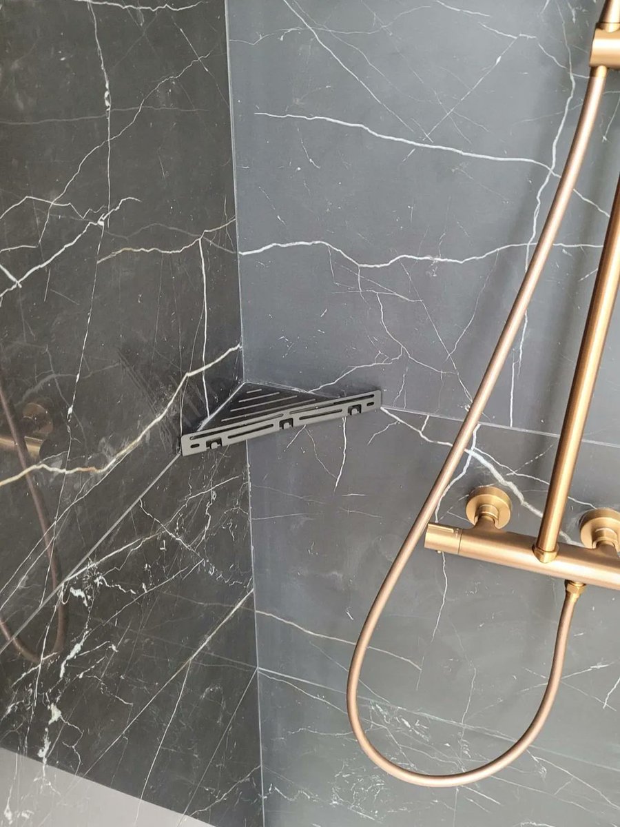 Dural_UK's tweet image. Who doesn't love a finished project pic? Especially when it features one of our TI-Shelves!
 
Stunning bathroom completed in France. The customer chose our matt black 'Line' design which complements the gold accessories perfectly! 

#TIShelf
#BathroomDesign
#SendUsYourWork