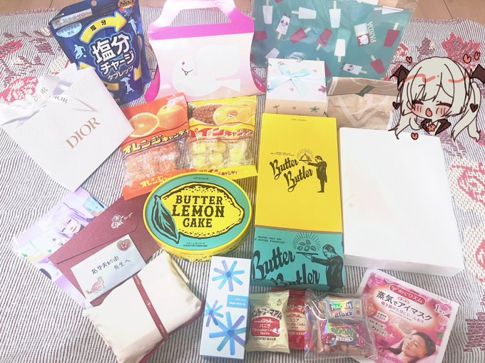 差し入れの箱もやっと開封!ありがとうございました!お手紙も嬉しすぎてニコニコ……無いのは即食べ&使いました✌ 