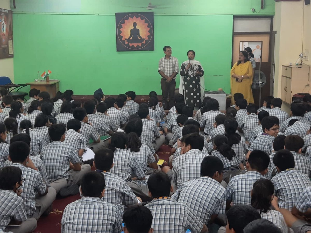 To incorporate the guidelines set by NEP 2020 and NCF, a session on Clay modelling was conducted by Rakesh Sir  as part of art integration with Science in middle stage <a href="/ashokkp/">Ashok Pandey</a> <a href="/y_sanjay/">Sanjay Yadav</a> <a href="/sunandask21/">Sunanda S. Kumar</a>  <a href="/Minister_Edu/">Education Minister</a> <a href="/cbseindia29/">CBSE HQ</a> <a href="/pntduggal/">PUNEET DUGGAL</a> <a href="/jaiswaljee902/">Amit Kumar Jaiswal</a> <a href="/RakeshD49321695/">Rakesh Dubey</a>