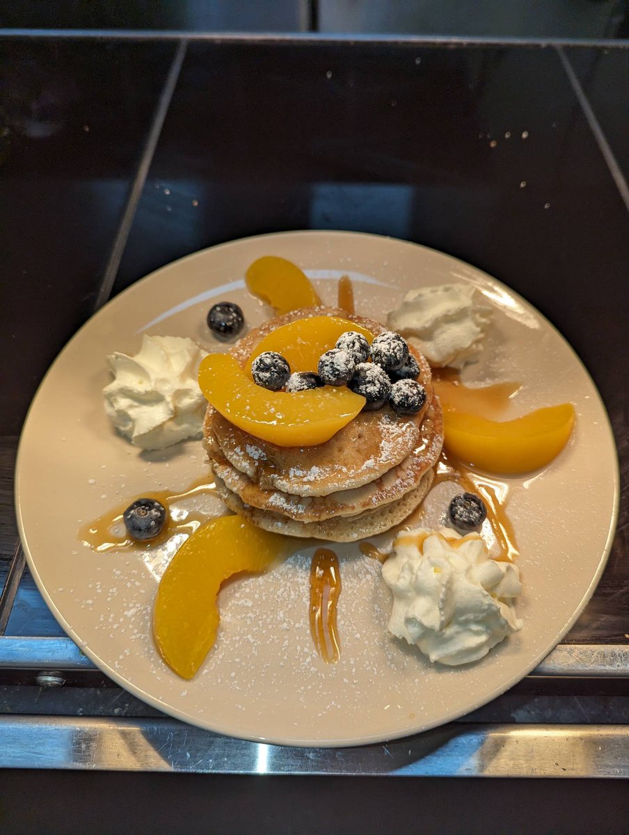 August is 'peaches'month,🍑🍑🍑🤩 Have you tried our Peaches and cream pancakes yet??,😍😍🤤🤤 #edinburghcoffee #breakfast #brunch #peaches #socent #pancakes