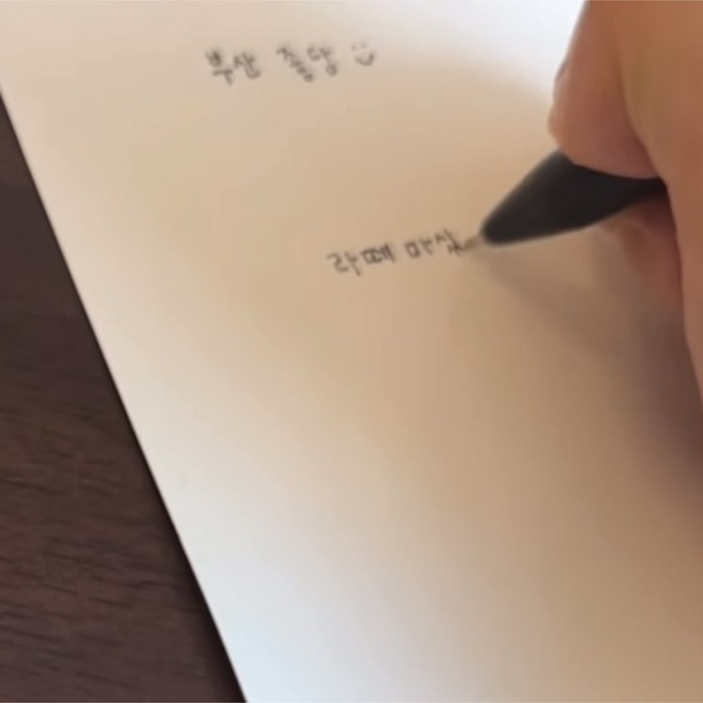 사이 tweet media