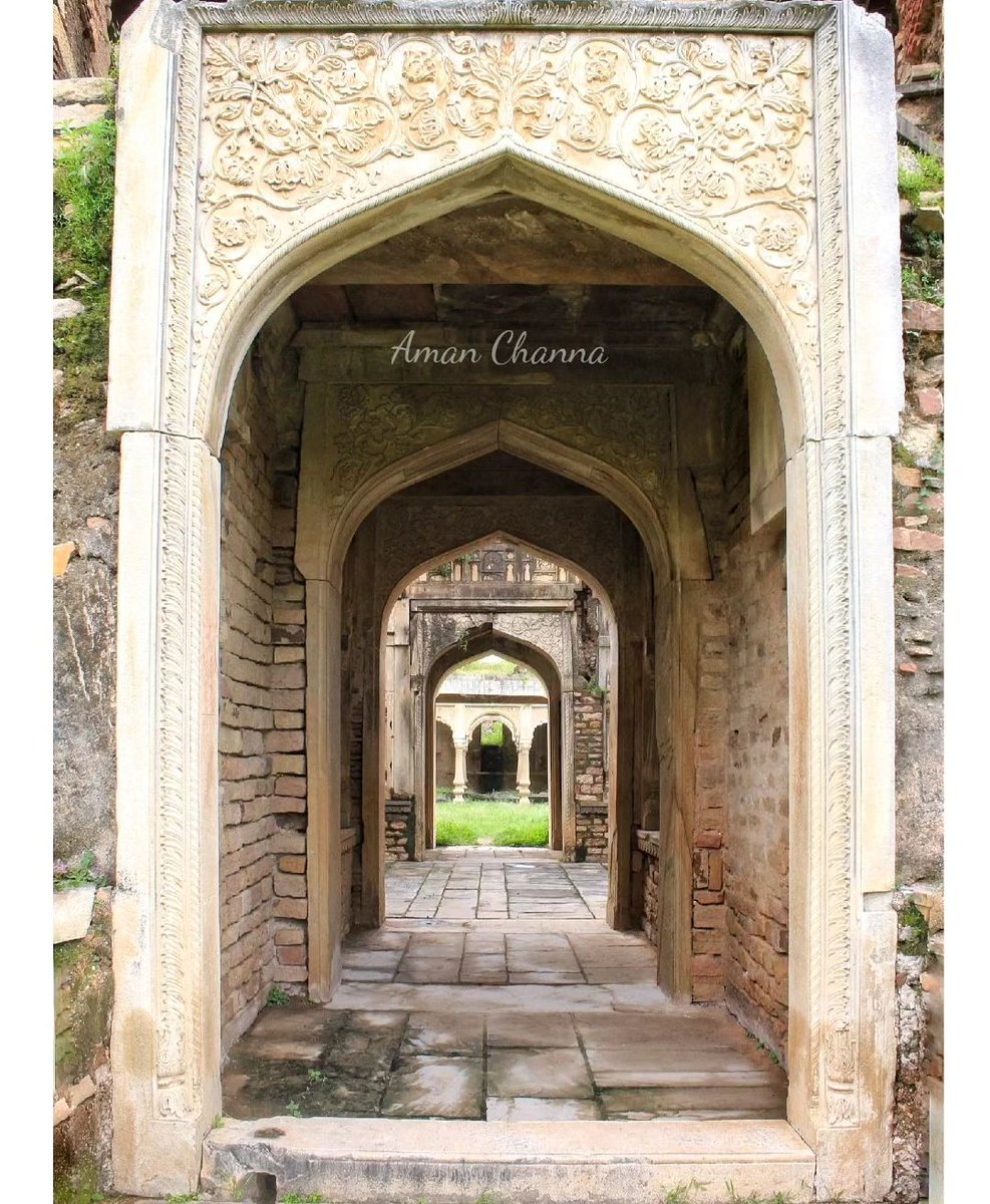 MPTourism's tweet photo. Thank you @AmanChanna for sharing stunning pictures of Gohad Fort, located just 45 km from #Gwalior.

#gohad #gohadfort #fortsofindia #heritage 
.
.
.
.
#ExploreMore #MadhyaPradesh #mptourism #IncredibleIndia #dekhoapnadesh #heartofindia https://t.co/P0qF9s8loY