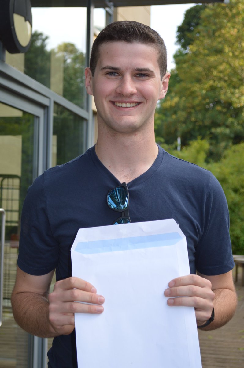 EwellCastleUK's tweet photo. @EwellCastleHead 'We're delighted that all our #Classof2023  have been offered their 1st or 2nd choice university/college etc. These include Warwick, Bristol, Exeter, Birmingham, Menlo in California, Reading, Sheffield, Cardiff &amp; a BA Engineering Higher-Apprenticeship.' https://t.co/2fXrl5mVpT