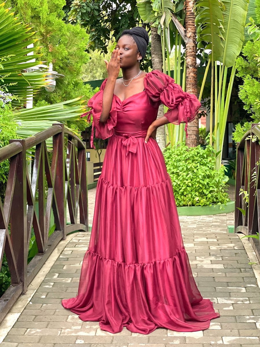 B U R G U N D Y
price D3000