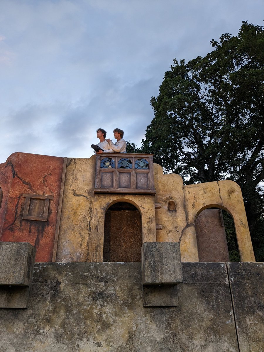 Had an absolute blast watching @TLCMuk perform Romeo and Juliet last night. Shakespeare in the Park is perhaps my favourite evening of the year!