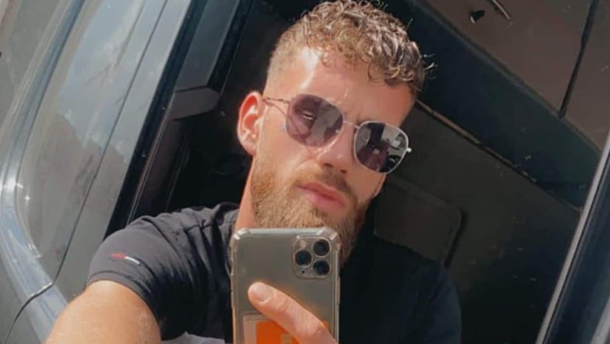 Mediavenir's tweet photo. 🇫🇷 Anthony, un père de famille de 25 ans, est mort des suites de ses blessures après avoir été poignardé par un adolescent de 16 ans alcoolisé, à qui il avait refusé l’entrée à un anniversaire auquel il n’était pas invité, à Loos-en-Gohelle. Il avait 2 enfants, dont un bébé de 4 mois. Le suspect a été placé en détention provisoire. (Le Figaro)