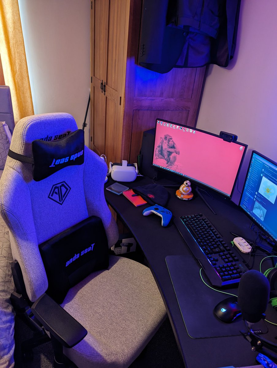RecedingChimp's tweet image. Set up finally completed #twitchaffiliate #twitch #twitchstreamer #twitchmerch #gamingchair #setup #glytchfam