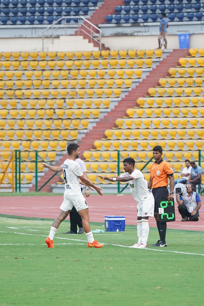 Deven_murgaokar's tweet photo. Three points secured. Heading to the quarterfinals of #DurandCup 2023! 👊🏻⚡️
#FCGoa #ForcaGoa #DurandCup #RiseAgain #Football #UzzoOnceAgain
#DM29 https://t.co/rTLnxtv9sR