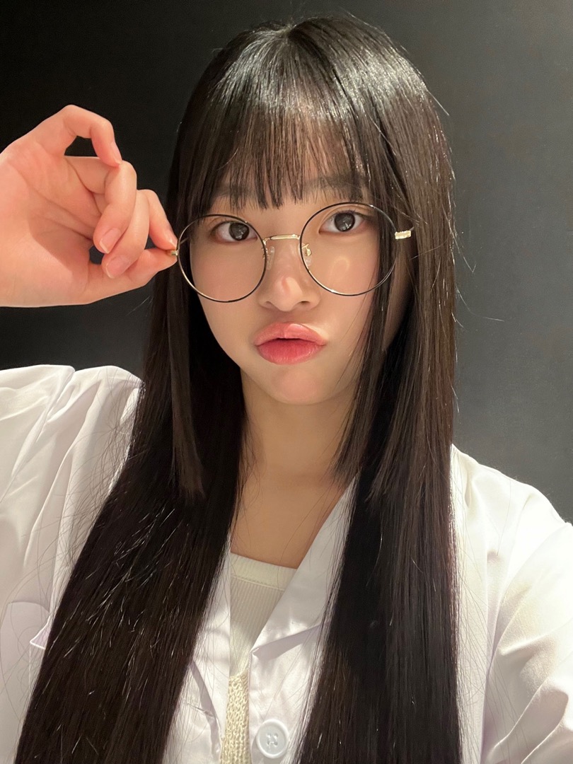 RUNext_official's tweet photo. <연습 중 쉬는 시간> - R U Curious? Selfie

큰 거 왔다 🥽

#정은 #JEONGEUN #지현 #JIHYUN https://t.co/XmqmQYvEXM